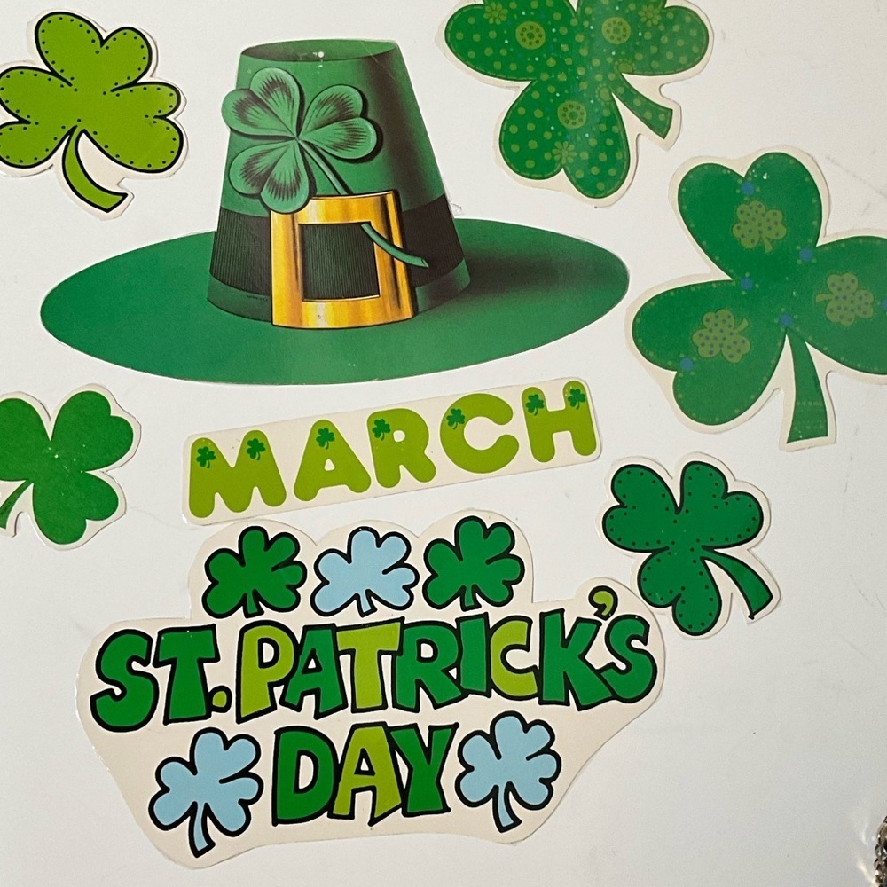 Vintage 70s St. Patrick’s Day paper vinyl cut out wall decoration set‎